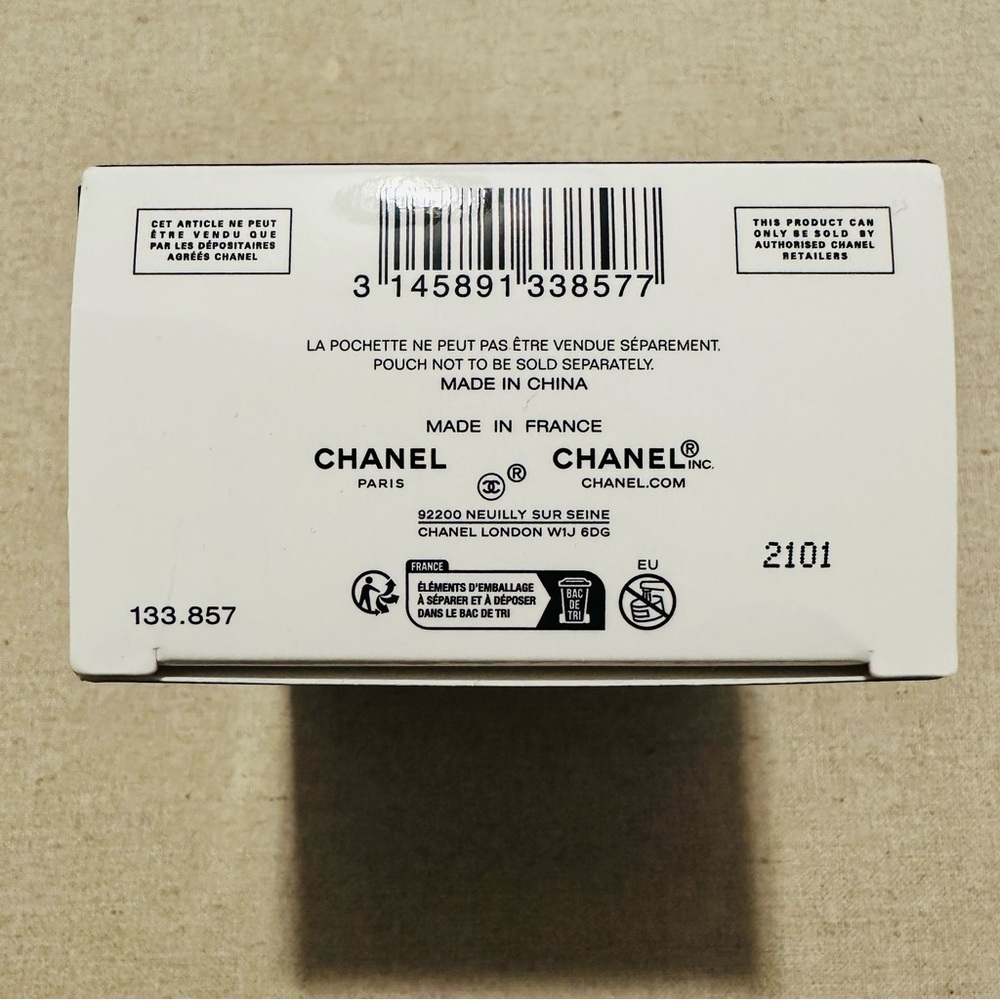 Chanel | Limited Edition | La Crème Main Hand Cream with Zippered Denim Pouch - Picture 12 of 15